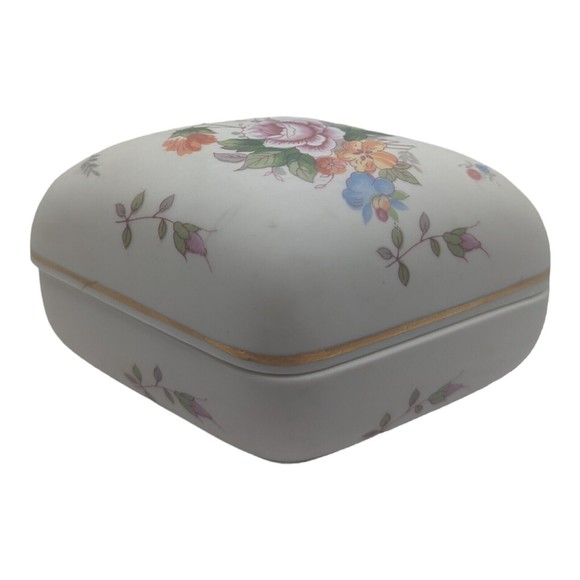 Vintage Bisque Trinket Box  Flowers Gold Trim Roses Gold Trim Diamond Shape - Picture 4 of 8